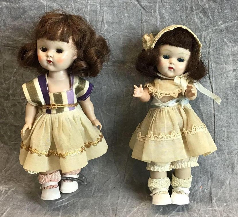 (2) VOGUE GINNY PL DOLLS.
