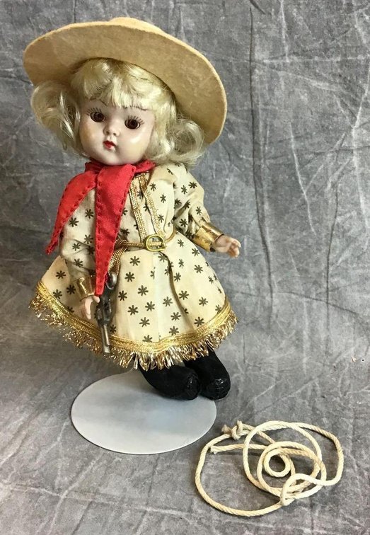 VOGUE GINNY PL STRUNG DOLL.