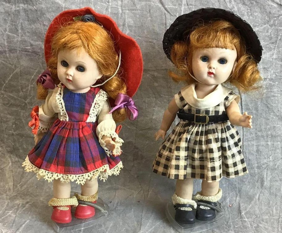 (2) VOGUE GINNY MLW DOLLS.