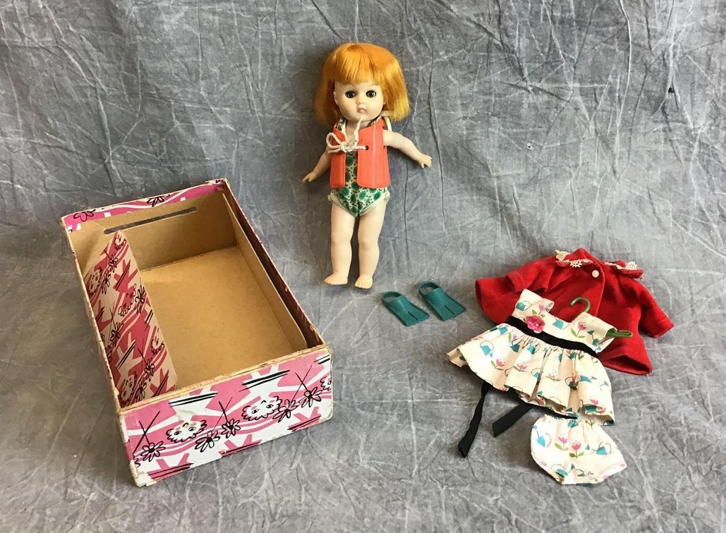VOGUE GINNY 1970's DOLL.
