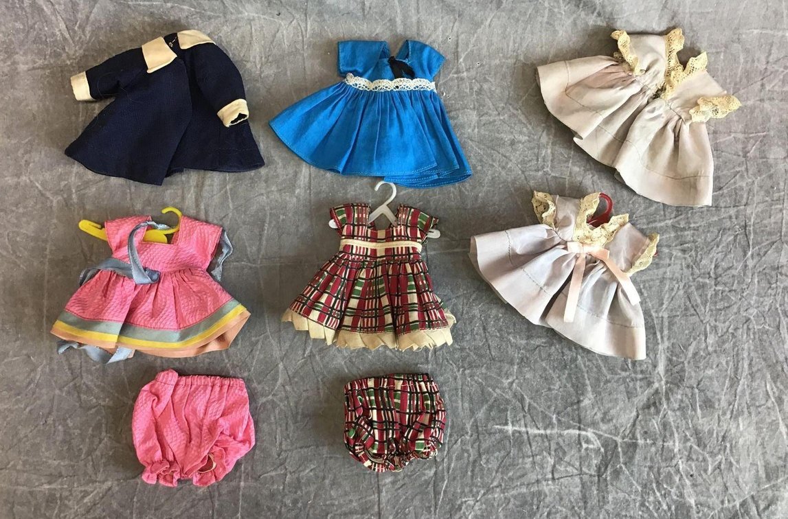LOT OF VOGUE GINNY CLOTHING/ACCESSORIES.