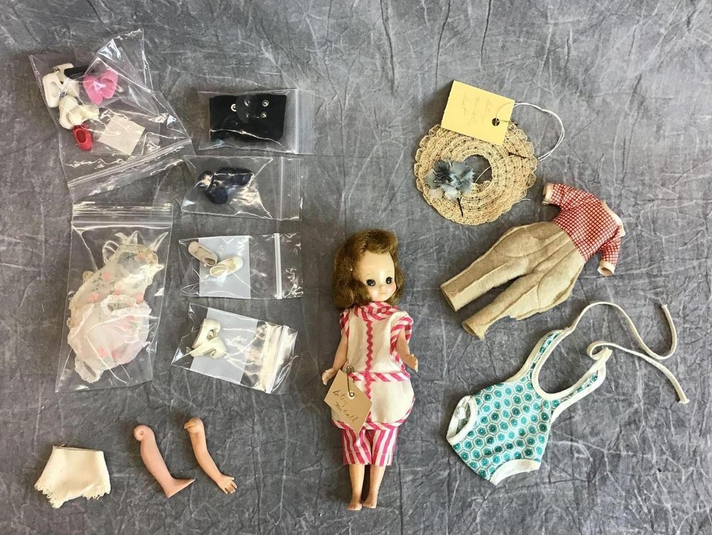 BETSY McCALL DOLL, ACCESSORIES.