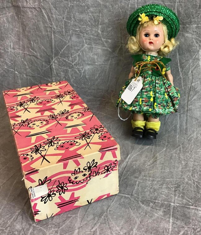 VOGUE GINNY MLW DOLL, OB.