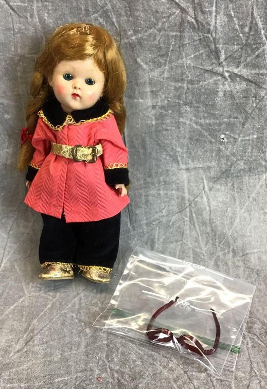 VOGUE GINNY PL STRUNG DOLL.