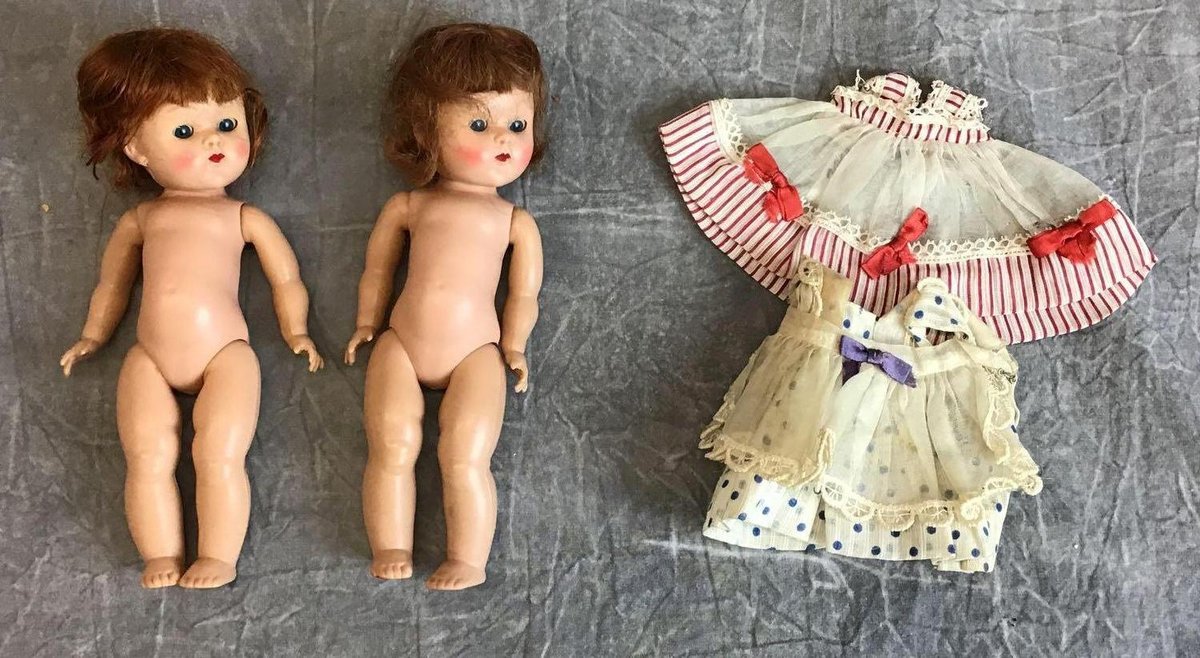 (2) VOGUE GINNY PL STRUNG DOLLS.