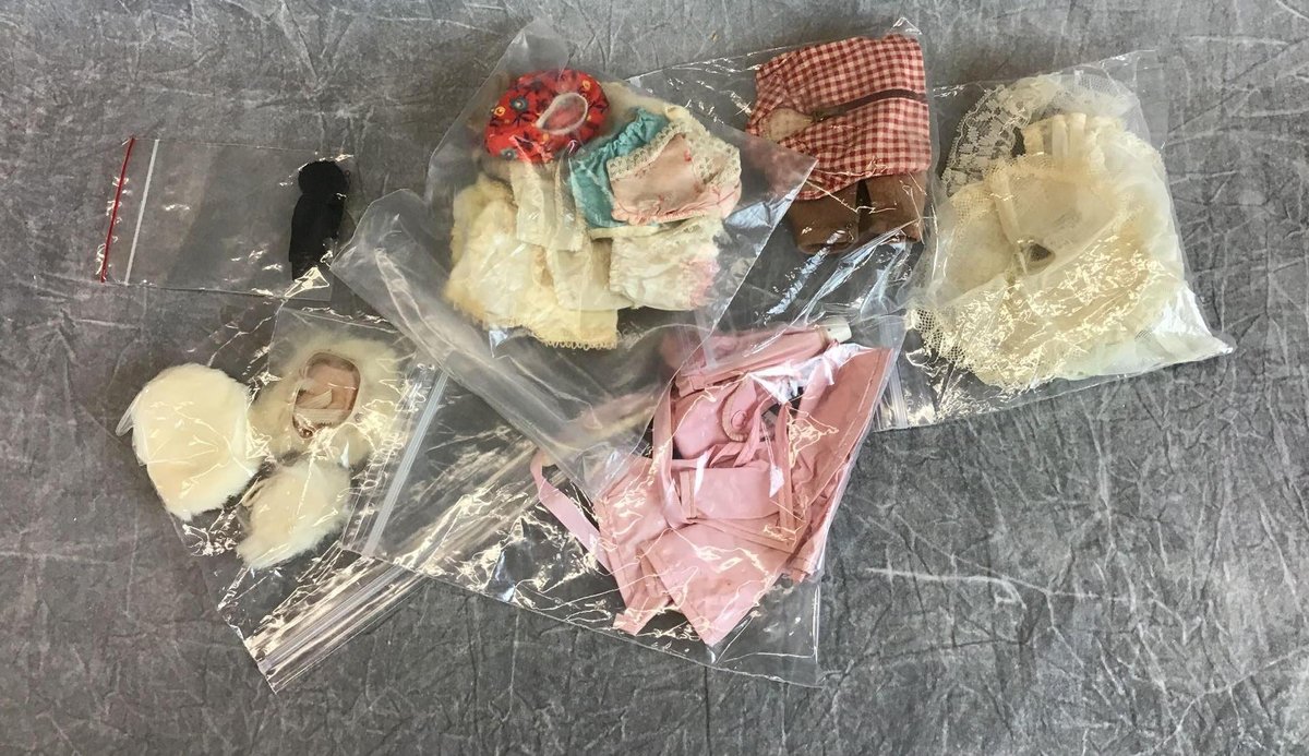LOT OF CLOTHING FOR VOGUE GINNY AND OTHER 8" DOLLS.