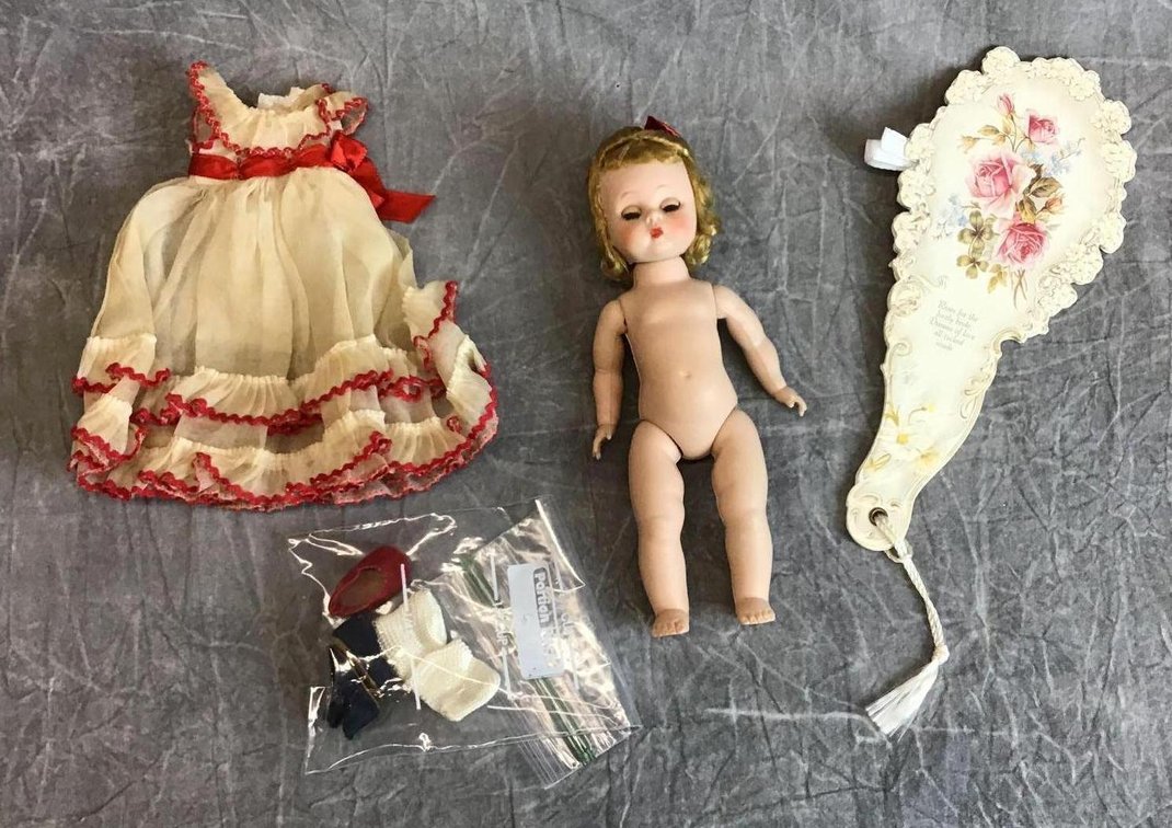 MADAME ALEXANDER 8" SLW DOLL.