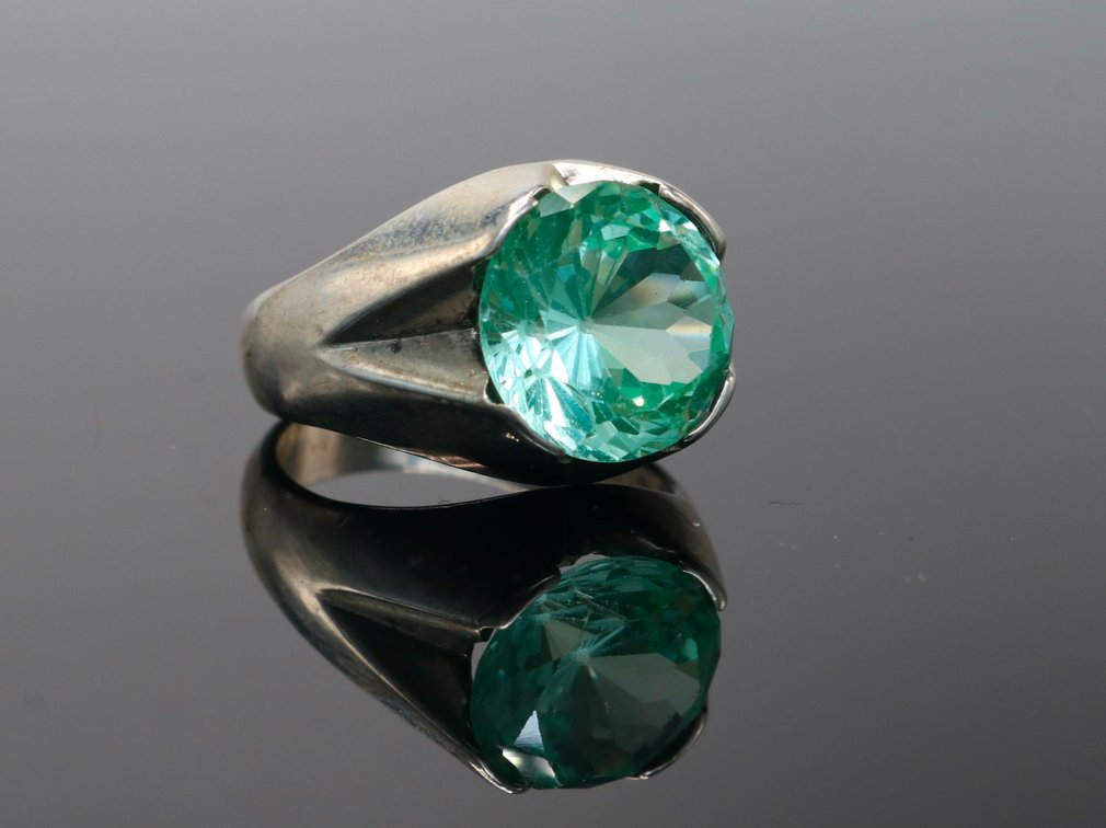 Sterling Silver Ring with Pale Green Stone 