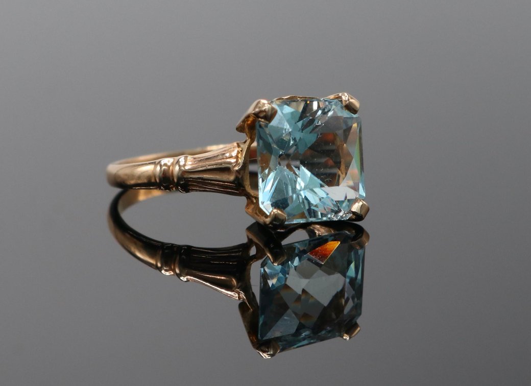 10k Gold and Aquamarine Ring