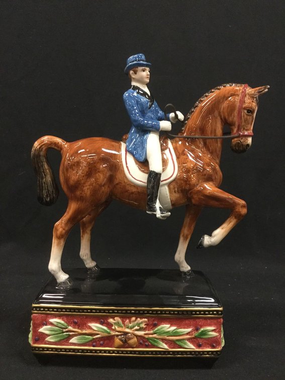 Image for Decorative Furnishings and Accessories | June 25, 2020 @ 8:00 PM