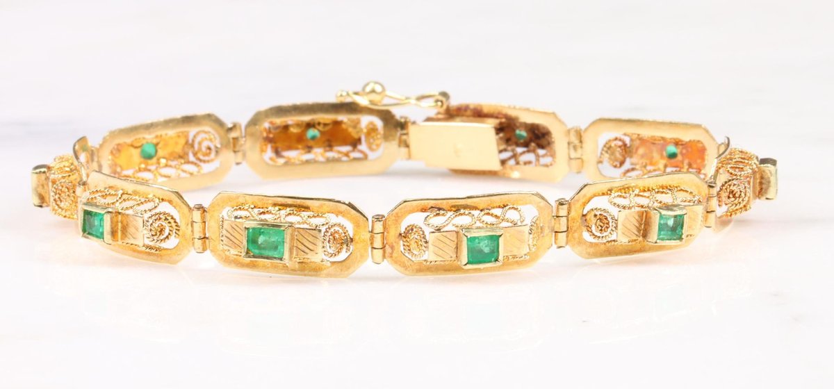 18KY Gold Emerald Bracelet