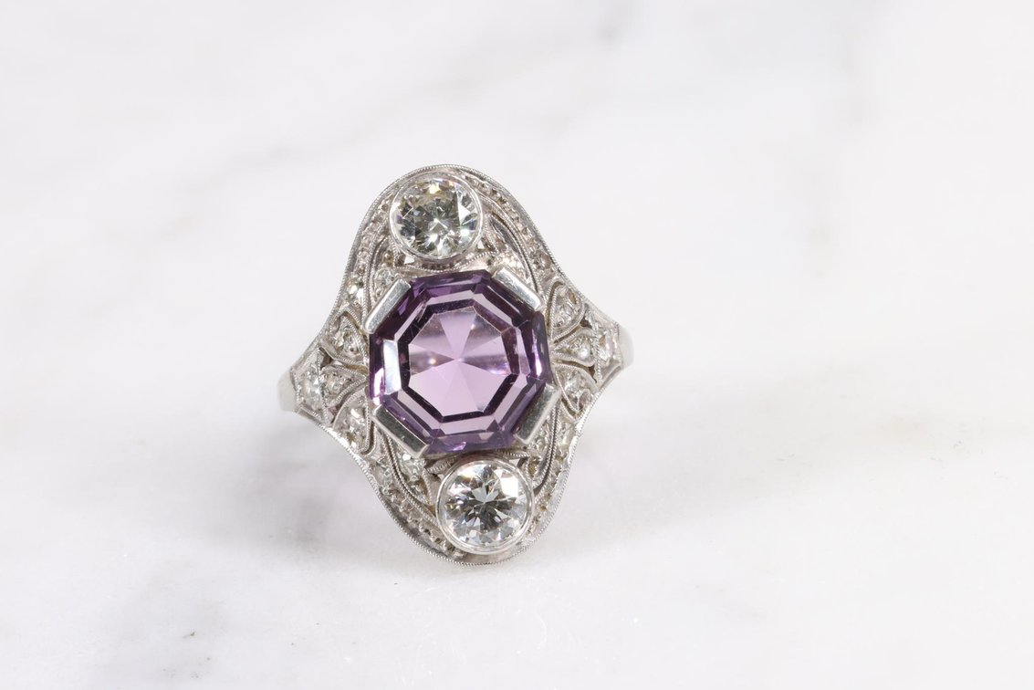18KW Gold Amethyst Ring