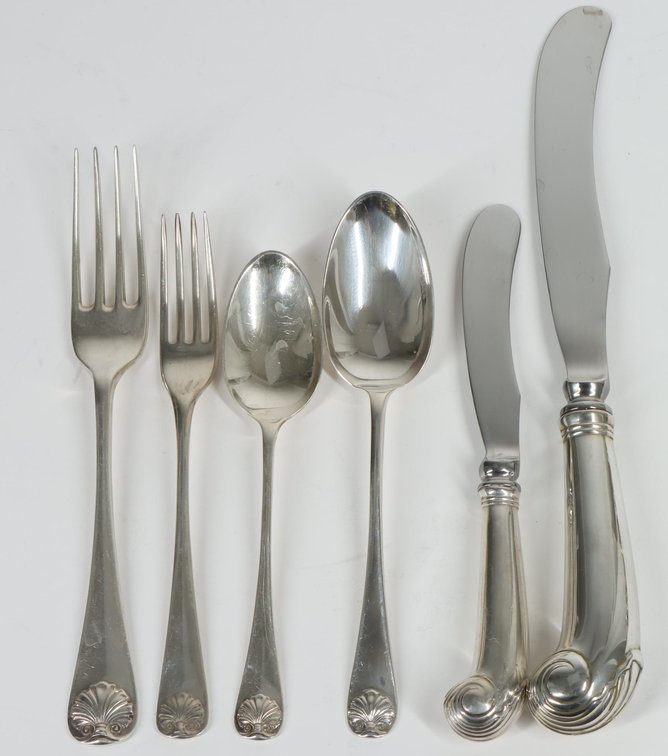 Stieff "Williamsburg Shell" Sterling Silver Flatware Service for 12