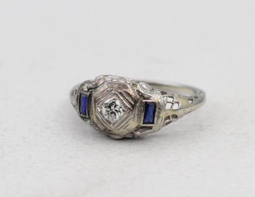 18KW Gold Diamond Ring
