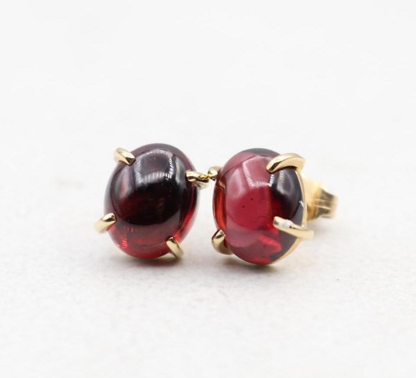 14KY Gold Garnet Earrings