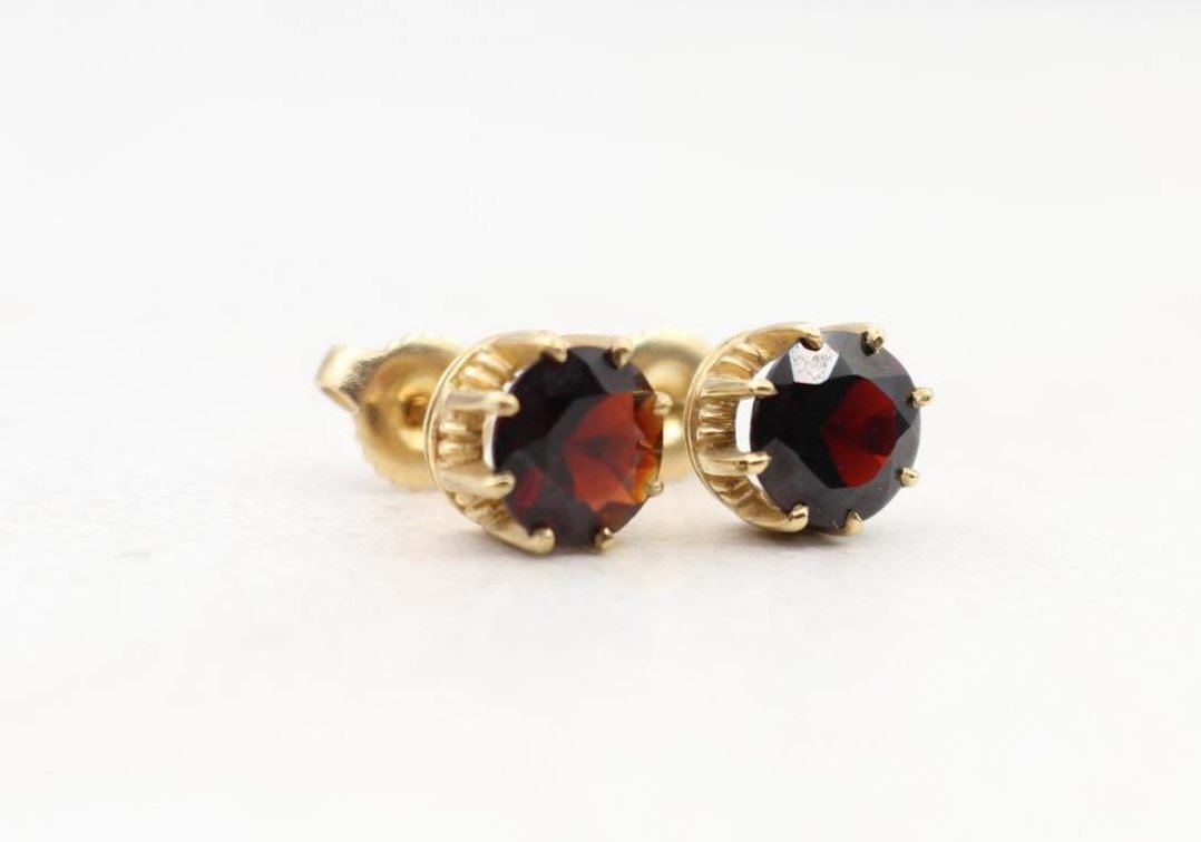 14KY Gold Garnet Earrings