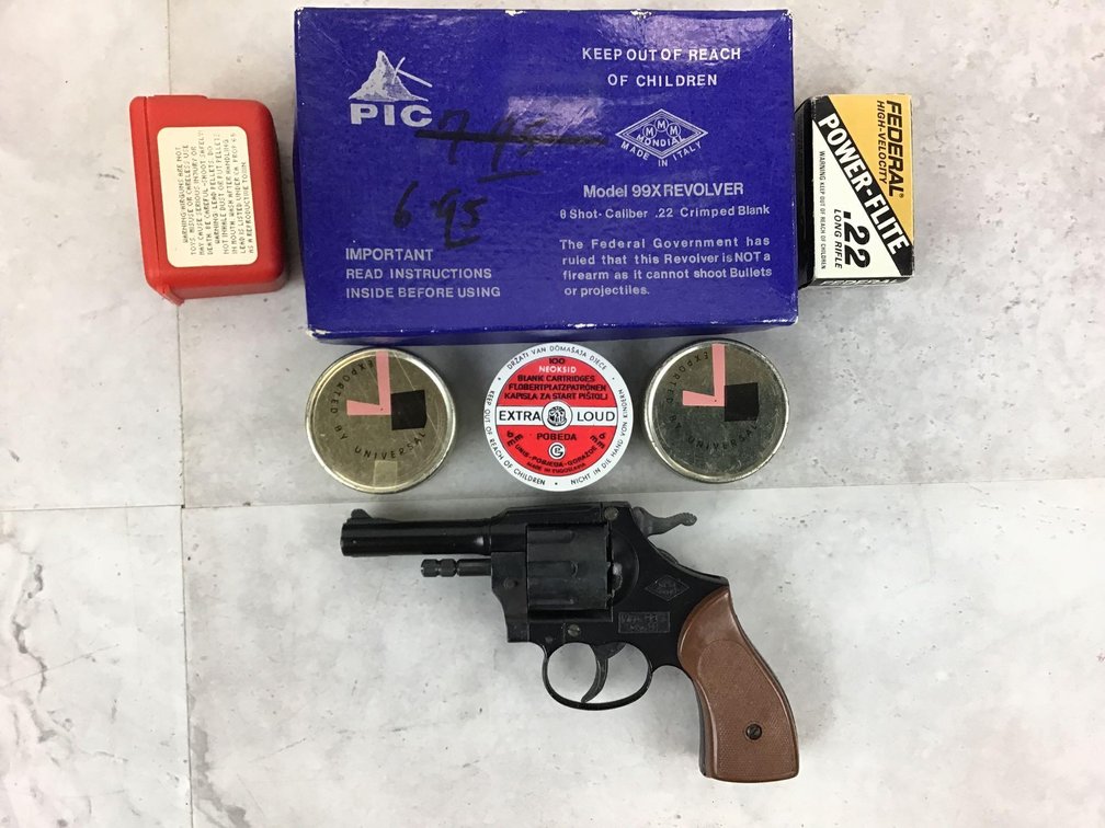 Brevettata Mondial Starter Pistol and Blanks