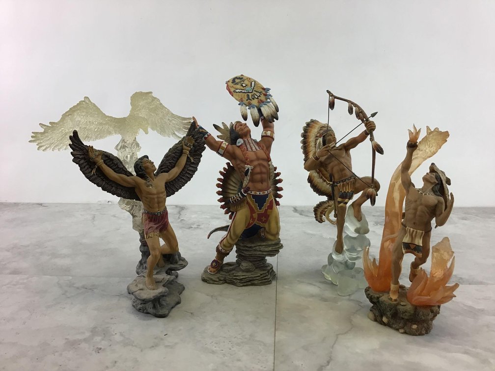 The Hamilton Collection Figures