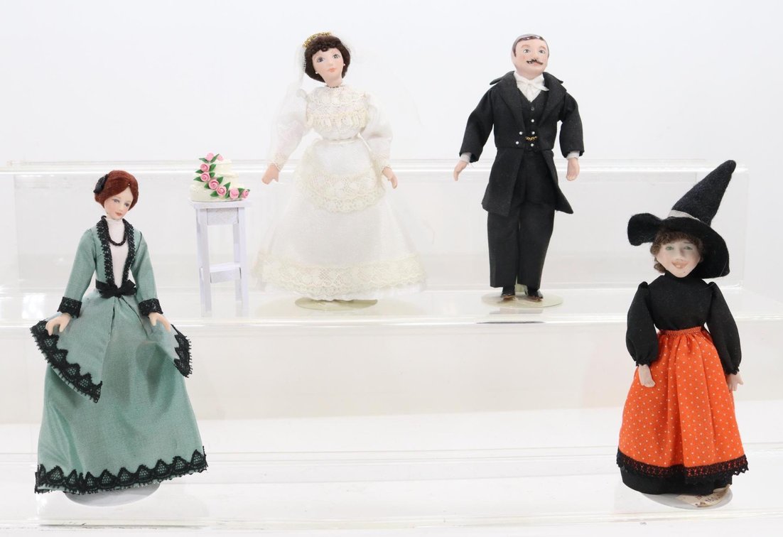 ARTIST DOLL(S).