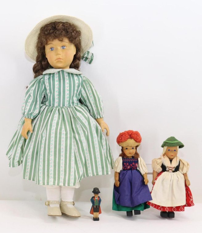 ARTIST DOLL(S).