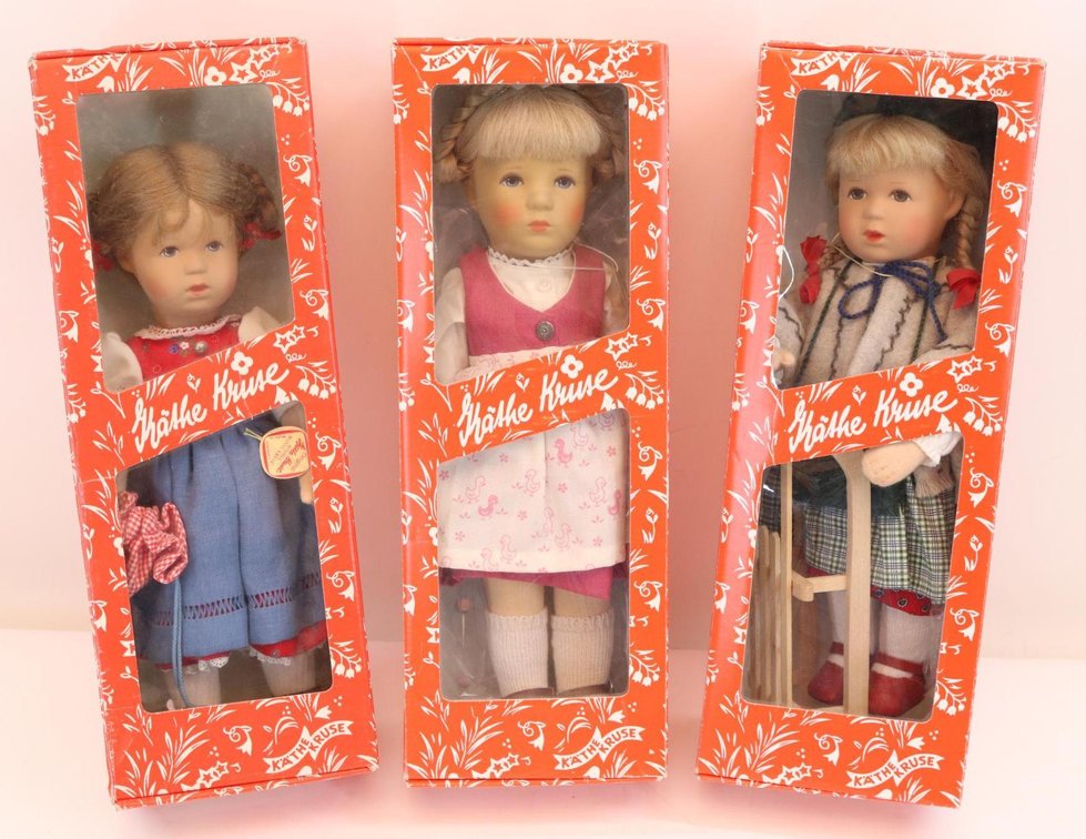 ARTIST DOLL(S).