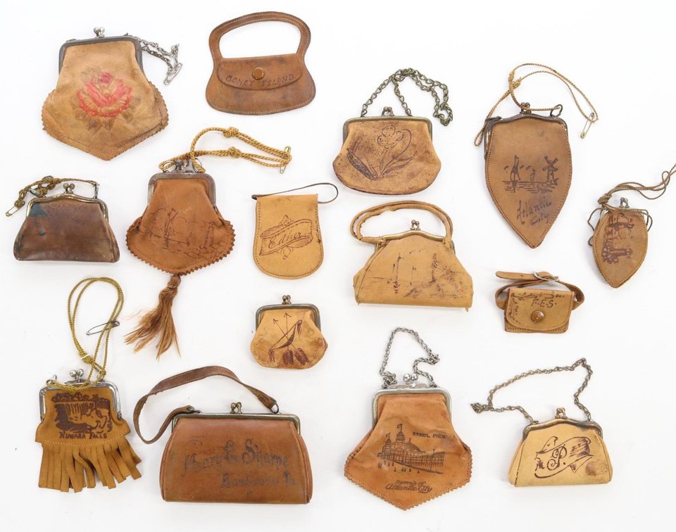 LOT OF ANTIQUE/VINTAGE ACCESSORIES.