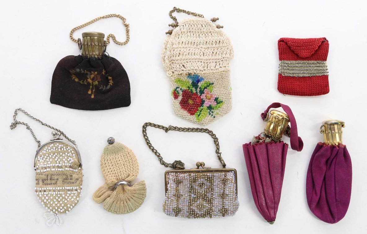 LOT OF ANTIQUE/VINTAGE ACCESSORIES.