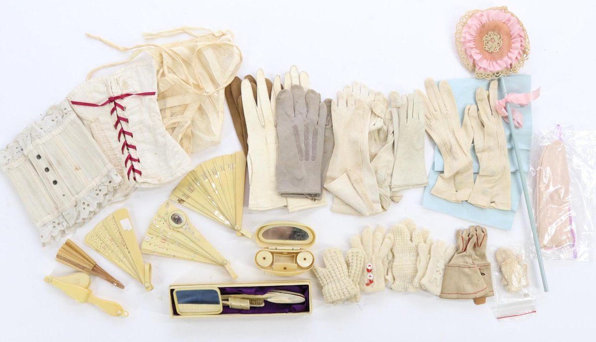 LOT OF ANTIQUE/VINTAGE ACCESSORIES.