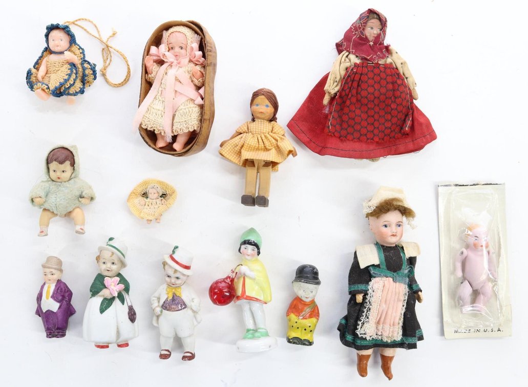 LOT OF MINIATURES/DOLLS.