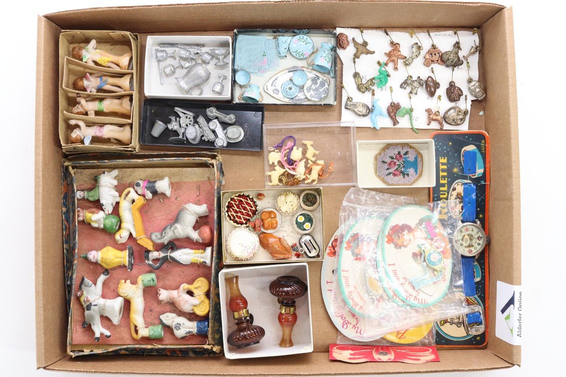 LOT OF MINIATURES/DOLLS.