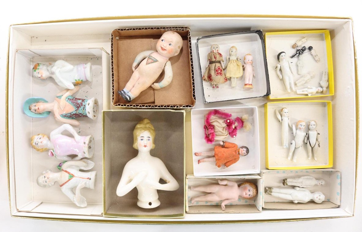 LOT OF MINIATURES/DOLLS.