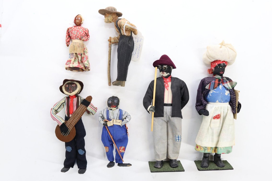 LOT OF BLACK DOLLS.