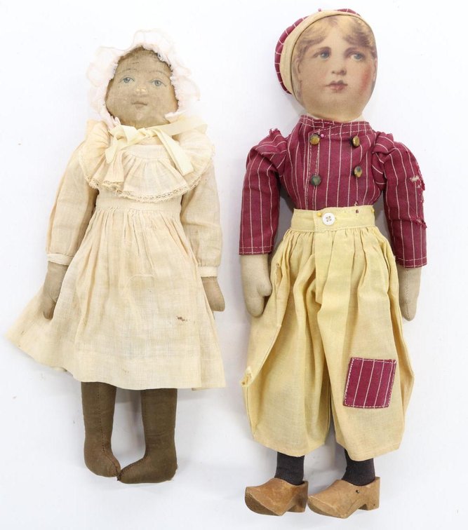 LOT OF CLOTH DOLLS.