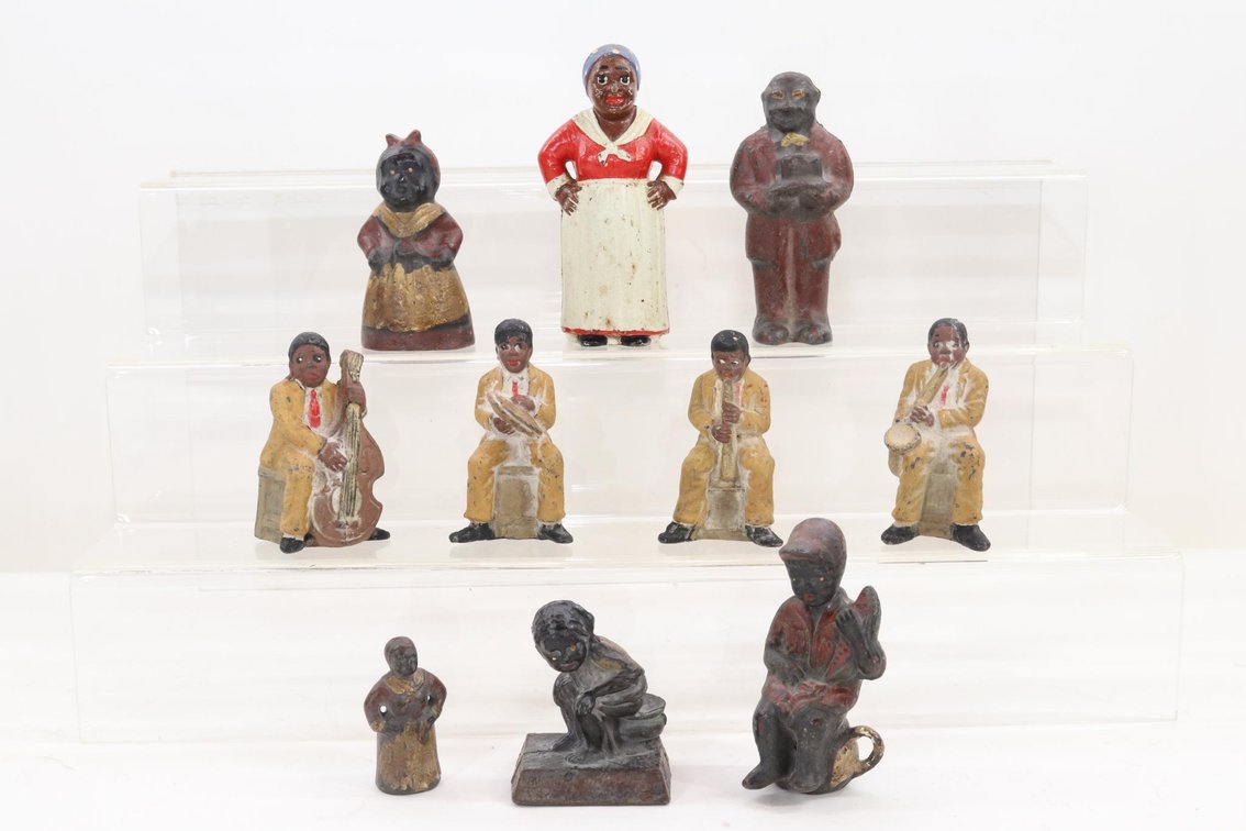 LOT OF BLACK DOLLS/FIGURINES.