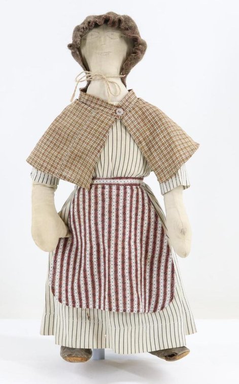 LOT OF CLOTH DOLLS.