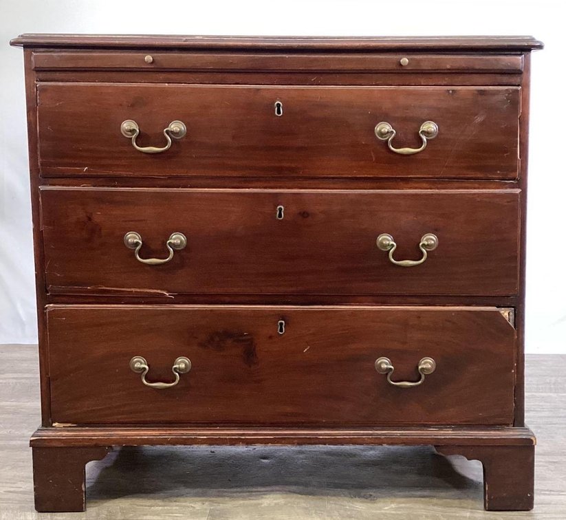 Chippendale Butlers Chest