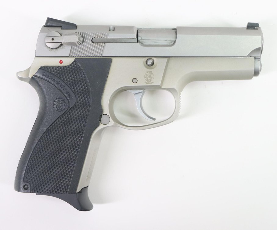 Smith & Wesson 6906 Semi Automatic Pistol