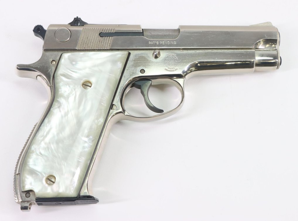 Smith & Wesson 39-2 Semi Automatic Pistol