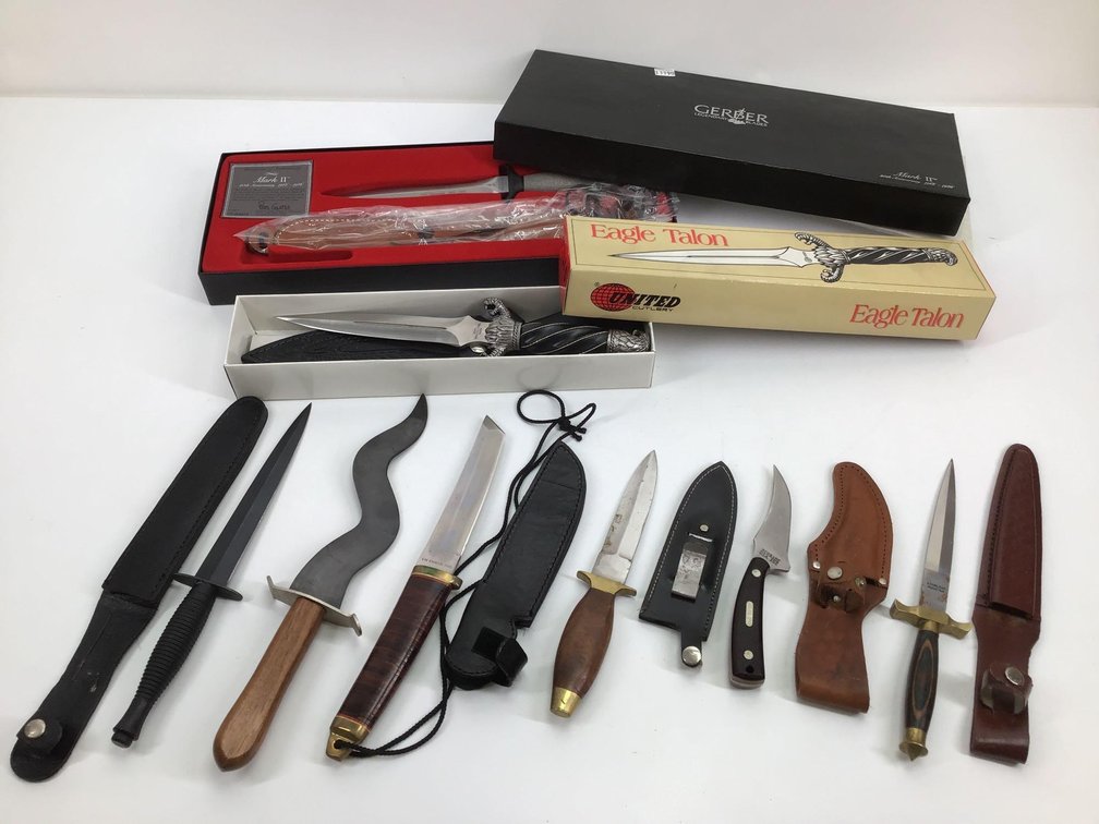 Fixed Blade Knives (8)