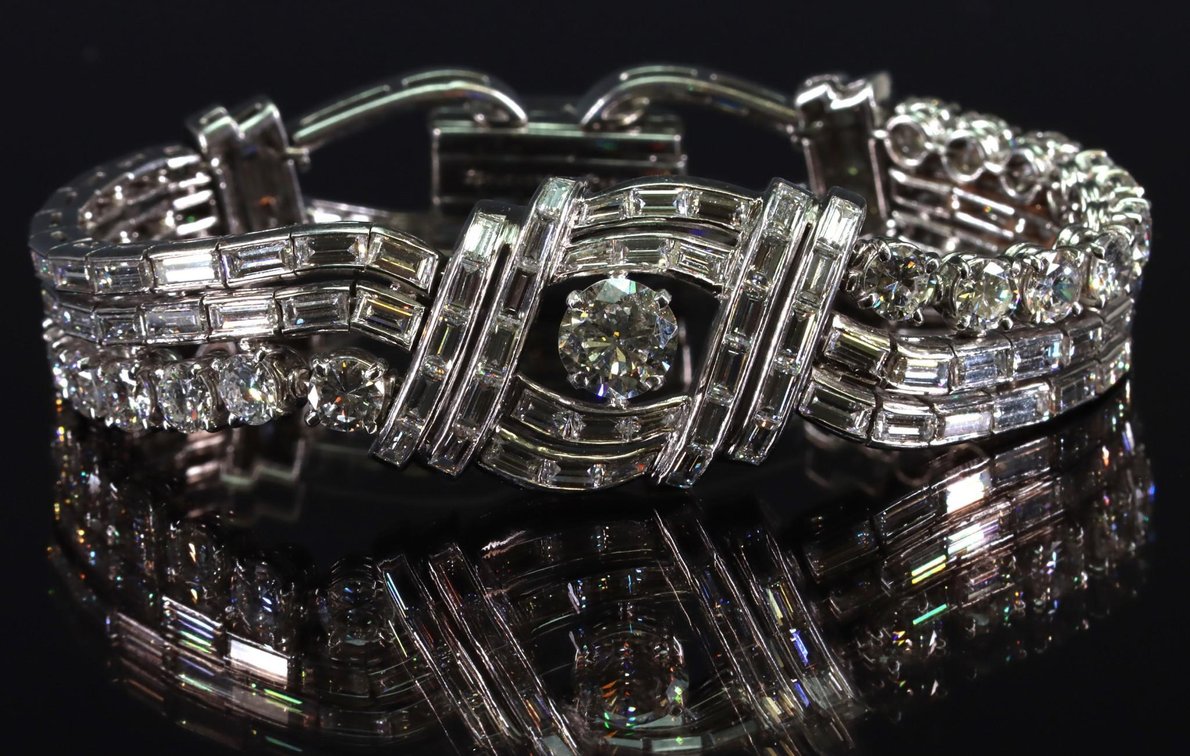 Bucheron Platinum Diamond Bracelet, 14 carats