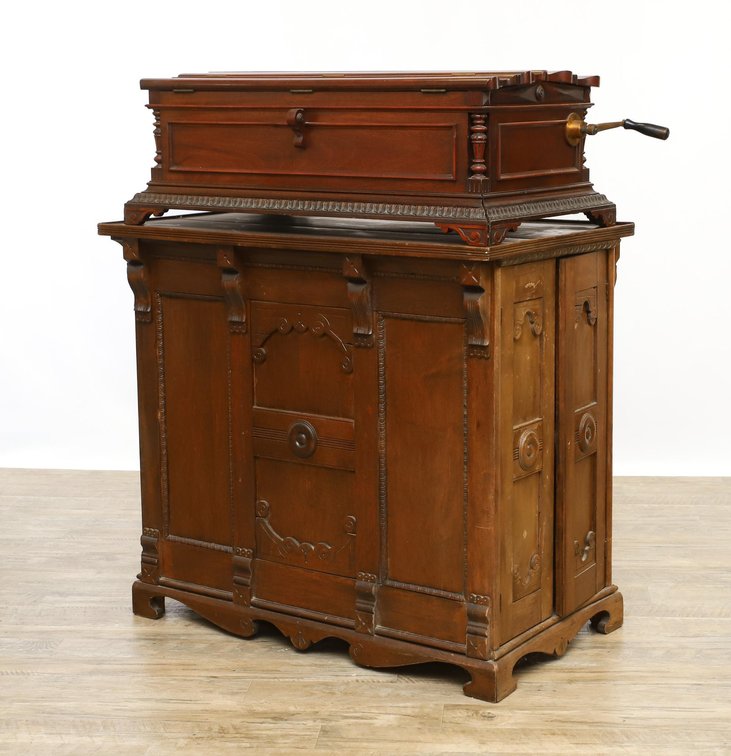Regina Orchestral Music Box on Stand With Discs