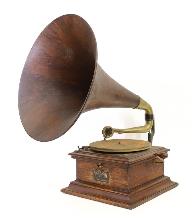 Victor Talking Machine Vrc. II With Records