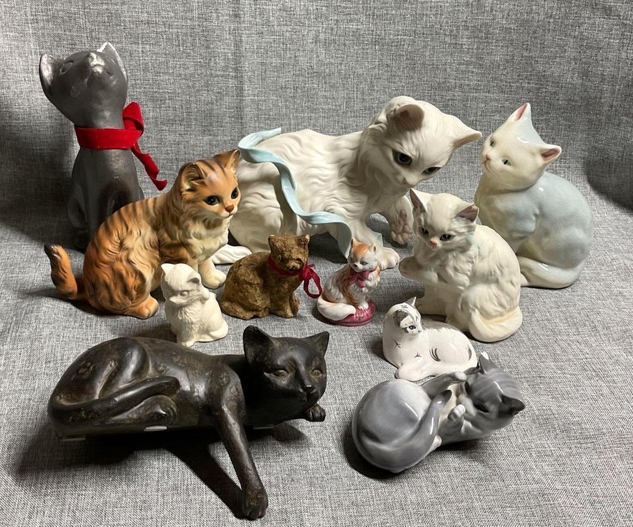 Cat Figures