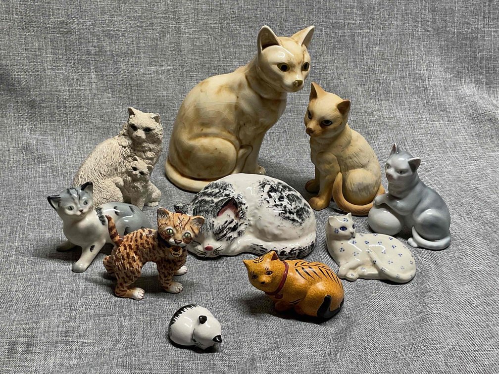 Vintage Cat Figurines