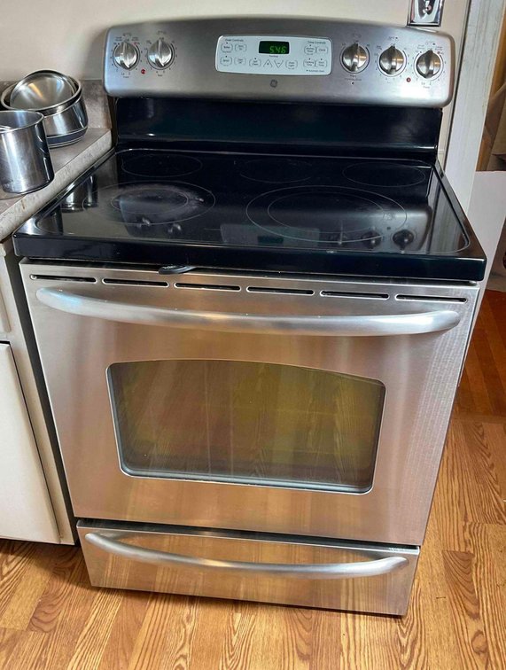 GE Electric Stove