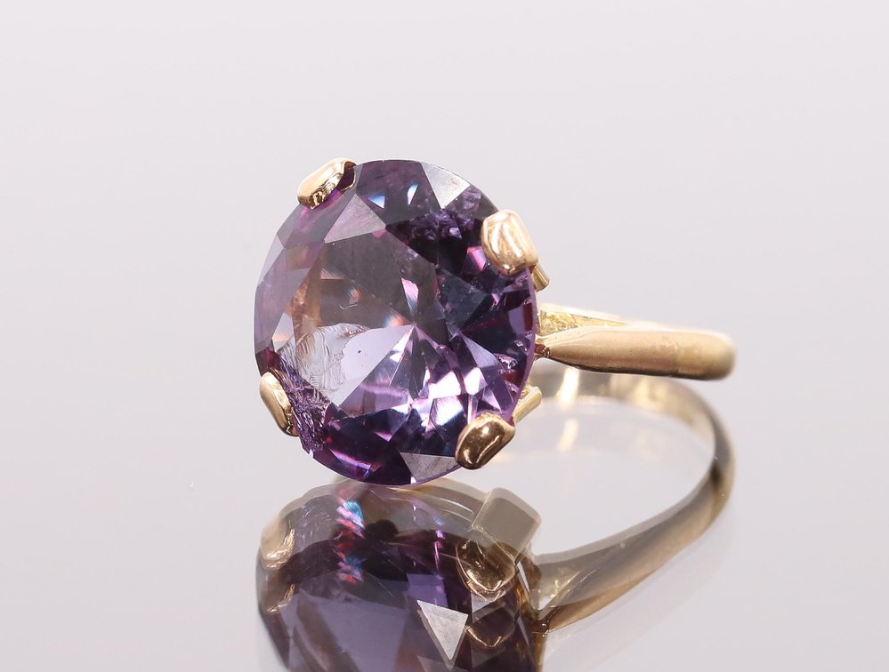 18KY Gold Synthetic Alexandrite Ring