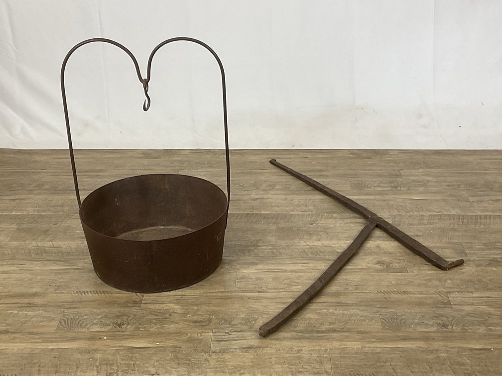 Wrought Iron Swing-Handle Kettle with Hanging Bar