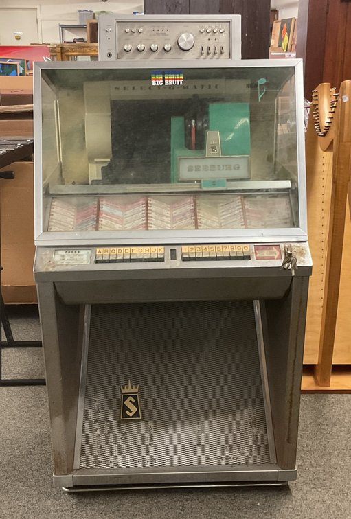 Seeburg 100 Select-O-Matic Jukebox, Ken-Tech Amplifier & 45 RPM Records