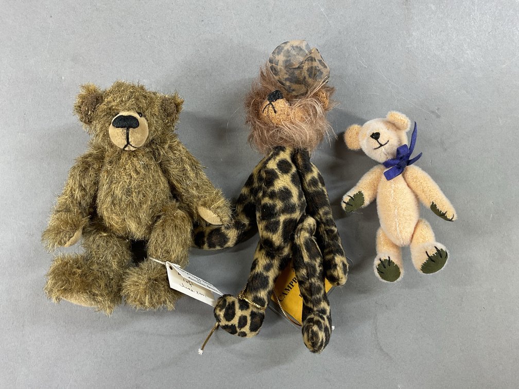 Image for LOT OF ANIMALS.