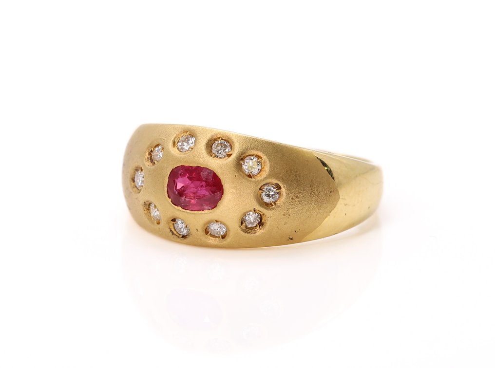 18k YG Ruby Diamond Ring